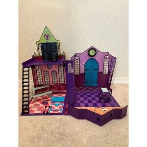 Monster High School With Accessories